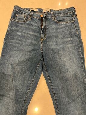 Universal Thread High-Rise Blue Women's Jeans